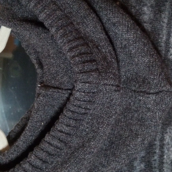 Grey Size M American Eagle Hooded pullover sweater front pocket and snowflakes - Picture 7 of 13